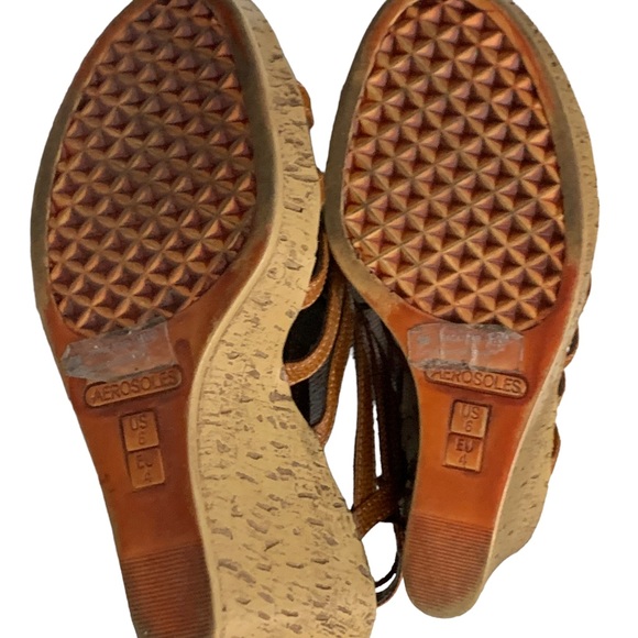Comfy Stylish Tan Wedge Heels by Aerosoles. Size 6 - Picture 4 of 6